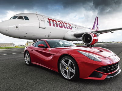 Fototapete Ferrari in der Nähe des Flugzeugs