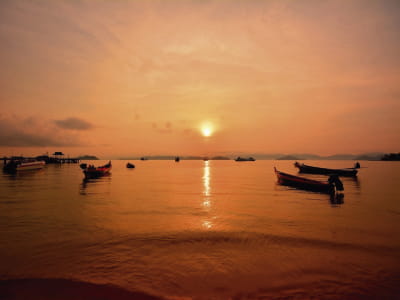 Fototapete Dunkelorangefarbener Sonnenuntergang