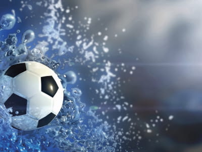 Fototapete Ball und Wasserspritzer