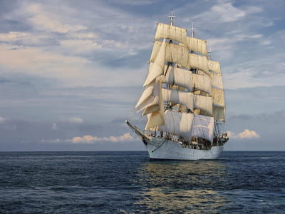Fototapete Dreimastiges weißes Segelboot