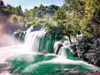 Fototapete Sonniger Wasserfall