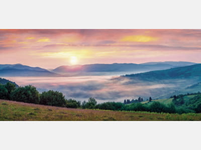 Fototapete Sonnenaufgang in den Bergen
