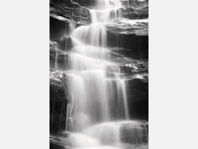 Fototapete Schwarz-weißer Wasserfall