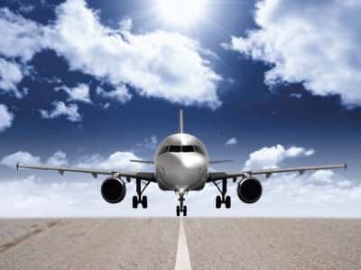 Fototapete Flugzeug auf der Landebahn