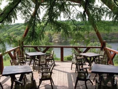 Fototapete Terrasse über dem Fluss