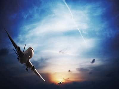 Fototapete Flugzeug vor dem Hintergrund der Morgendämmerung