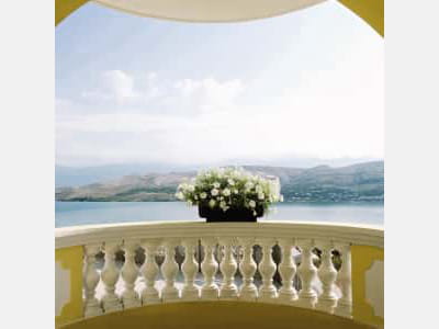 Fototapete Blumen auf der Balustrade