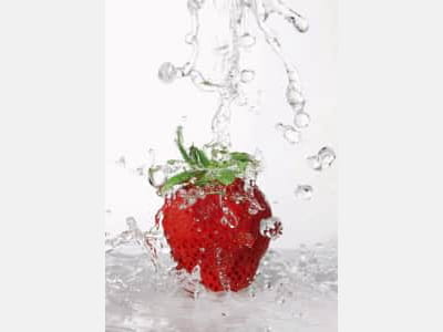 Fototapete Erdbeeren im Wasser