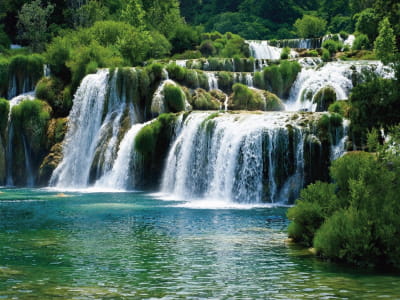 Fototapete Breiter Wasserfall