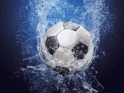 Fototapete Ball im Wasser