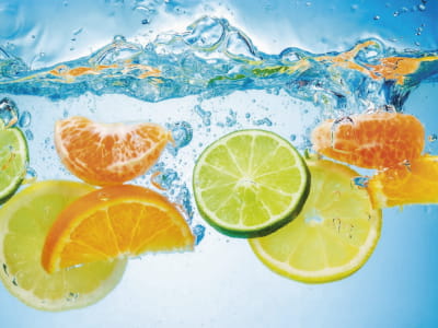Fototapete Zitrusfrüchte im Wasser