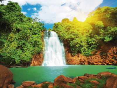 Fototapete Tropischer Wasserfall