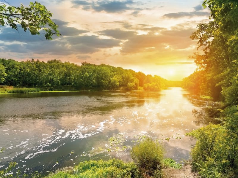 Fototapeta Sonnenuntergang über dem Fluss