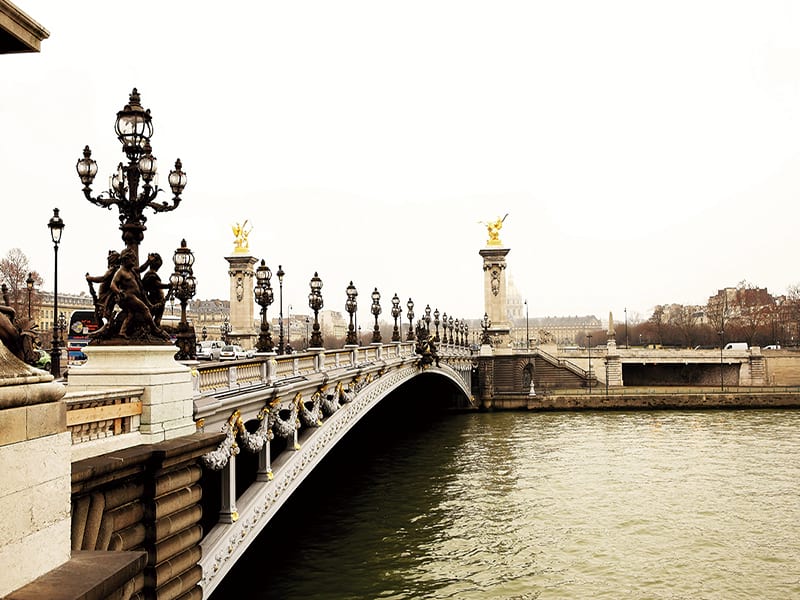 Fototapeta Brücke mit Laternen in Paris