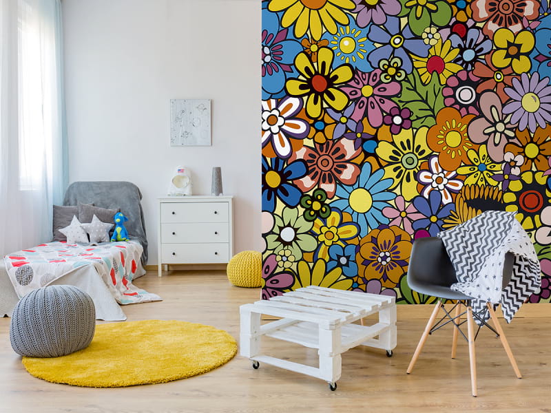 Fototapeta Farbenfrohe Blumen we wnętrzu pokoju nastolatka