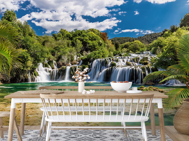 Fototapeta Wunderschöner Wasserfall we wnętrzu kuchni