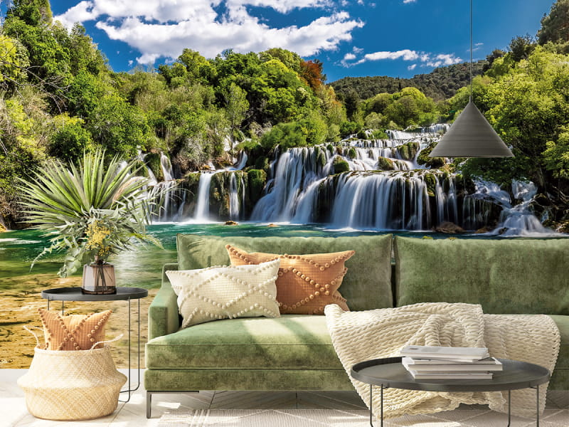 Fototapeta Wunderschöner Wasserfall we wnętrzu salonu