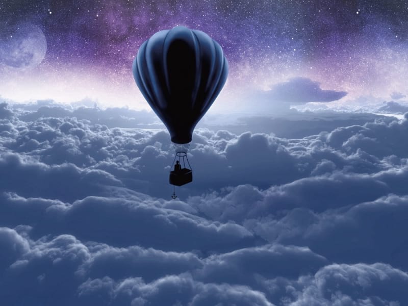Fototapeta Heißluftballon über den Wolken