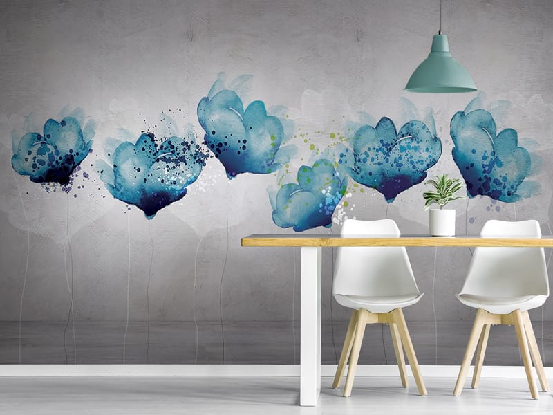 Fototapeta Leuchtend blaue Blüten we wnętrzu kuchni