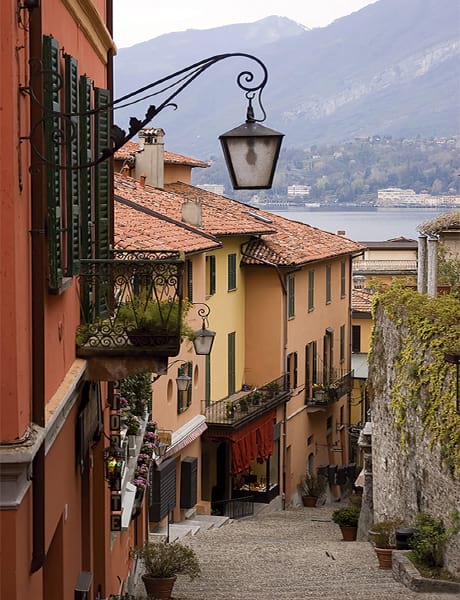 Fototapeta Straße in einem italienischen Dorf