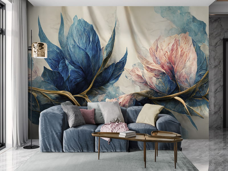 Fototapeta Blaue und rosa Blumen auf beigem Hintergrund we wnętrzu salonu
