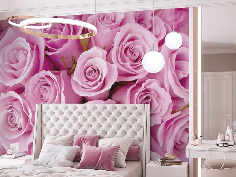 Fototapeta Strauß rosa Rosen we wnętrzu sypialni