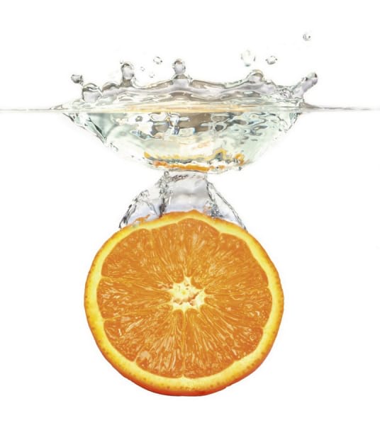 Fototapeta Orange im Wasser