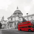 Miniatura fototapety Roter Bus und Kathedrale