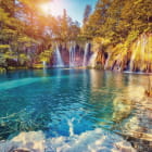 Miniatura fototapety Wasserfall im Herbstwald