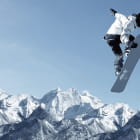 Miniatura fototapety Snowboarder in den Bergen