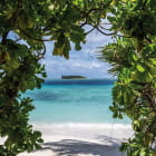 Miniatura fototapety Grüner Bogen am Strand