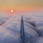 Miniatura fototapety Spitze eines Wolkenkratzers