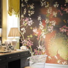 Miniatura fototapety Pfau und blühende Bäume we wnętrzu salonu