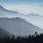 Miniatura fototapety Nebel in einem Bergtal