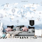 Miniatura fototapety Hellblaue Weltkarte mit Luftballons we wnętrzu pokoju dziecka
