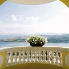 Miniatura fototapety Blumen auf der Balustrade