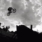 Miniatura fototapety Radfahrer springt