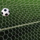 Miniatura fototapety Der Ball trifft das Tor